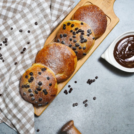 ՊՈՆՉԻԿ ԿՐԵՄՈՎ   BUN WITH VANILLA CREAM/NUTELLA